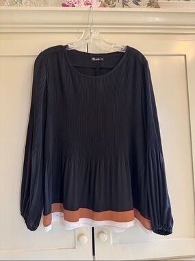 bebe Black Pleated Long-Sleeve Blouse with Rust and White Hem
